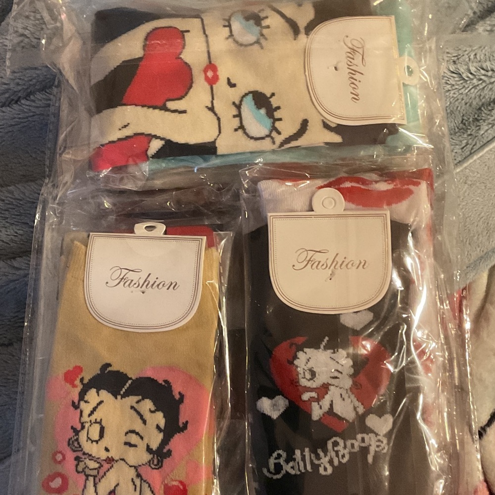 Betty Boop Socks (2prs included) ASST. COLORS